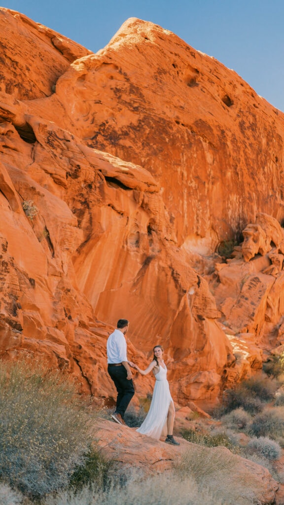 Elopement in Valley of Fire State Park in Nevada with red rocks.
